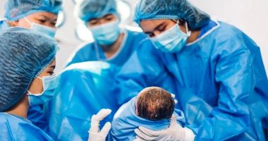 Stire din Actualitate : Guvernul care interzice realizarea operaţiilor de cezariană planificate pentru a promova „nașterile normale”