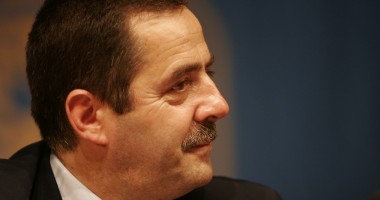 Stire din Politică-Administrație : "MRU să iasă mai des în campanie"