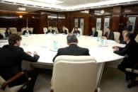 Stire din Economie : Boc a discutat cu FMI, CE și BM despre prioritățile legislative ale guvernului