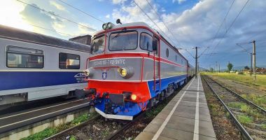 Stire din Economie : CFR Călători va reintroduce în circulație trenurile de navetă destinate elevilor