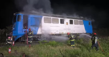 Stire din Eveniment : Incendiu la locomotiva unui tren de pasageri. Panică în timpul nopții după izbucnirea flăcărilor
