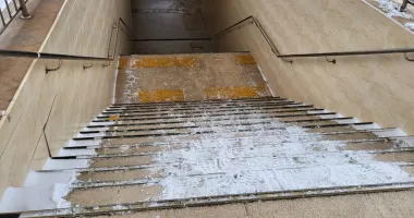 Trenuri întârziate, peroane și scări alunecoase! „Ne rupem picioarele!“ - 2