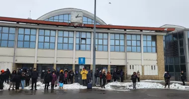 Trenuri întârziate, peroane și scări alunecoase! „Ne rupem picioarele!“ - 5