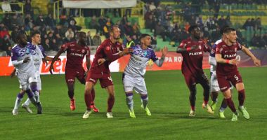 Stire din Sport : CFR Cluj, ţinută în şah de CFC Argeş, scor 2-2, în Cupa României