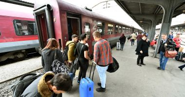 Stire din Social : CFR Călători suplimentează trenurile spre litoral pentru minivacanţa de 1 Mai