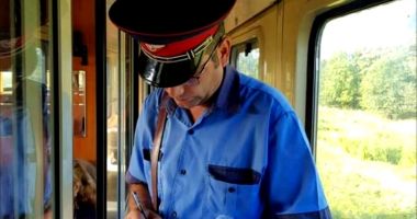 Stire din Economie : Veste bună pentru călătorii CFR. Ce investiții se fac pentru cumpărarea biletelor