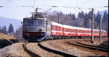 Stire din Social : "Mersul trenurilor" a fost atacat de hackeri