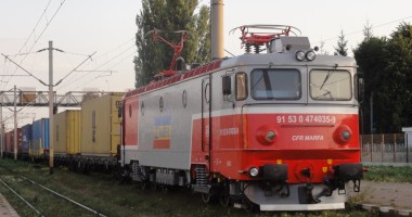 Stire din Economie : Trei oferte pentru "CFR Marfă"