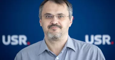 Stire din Politică-Administrație : Parlamentarii USR depun șase proiecte de lege pentru desființarea mai multor instituții