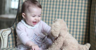 Ducele și ducesa de Cambridge au publicat fotografii cu prințesa Charlotte la șase luni - 2