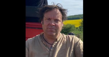 Stire din Cultură-Educație : Jurnalistul Charley Ottley a obținut cetățenia română, după o așteptare de cinci ani