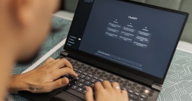 Stire din Actualitate : Discuţiile utilizatorilor cu AI-ul Meta devin publice în aplicaţie
