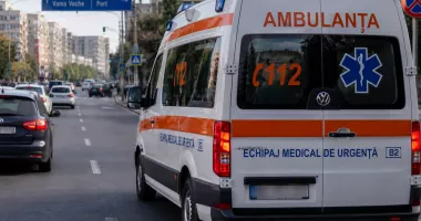 Stire din Eveniment : Pieton lovit de mașină pe Șoseaua Mangaliei. Victima a ajuns la spital