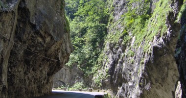 Stire din Diverse : Descoperă România! Cheile Bicazului și Lacul Roșu, locuri în care natura și-a arătat forța
