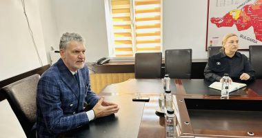 Stire din Politică-Administrație : Florin Chelaru, preocupat de siguranţa elevilor în şcolile din Năvodari