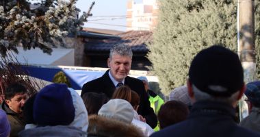 Stire din Politică-Administrație : Prima etapă a campaniei "Un pom pentru fiecare om. Un pom pentru fiecare casă", la final, la Năvodari