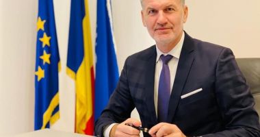 Stire din Politică-Administrație : Primăria Năvodari dotează unităţile de învăţământ cu echipamente moderne inteligente