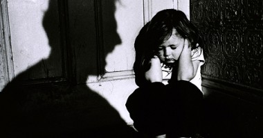 Stire din Eveniment : Un bărbat și-a violat fiica timp de cinci ani, de când fetița avea doar șase ani
