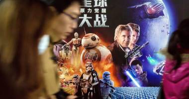 Stire din Actualitate : Star Wars: The Force Awakens a fost lansat în China, cu casa închisă