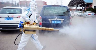 China s-a întors la restricții din cauza coronavirusului. Mii de zboruri au fost anulate
