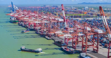 China impune sancțiuni și restricții la exporturile către entități japoneze