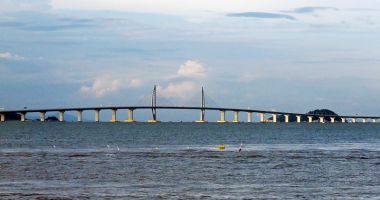 Stire din Actualitate : China a construit cel mai mare  pod maritim din lume: 55 km