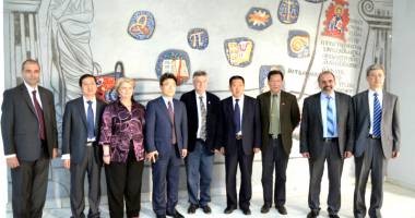 Stire din Cultură-Educație : Chinezii de la Universitatea Beijing, în vizită la Clasa Confucius