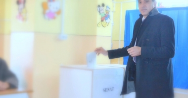 Stire din Politică-Administrație : Senatorul Gigi Chiru: "Am votat cu speranța că vor veni zile mai bune"