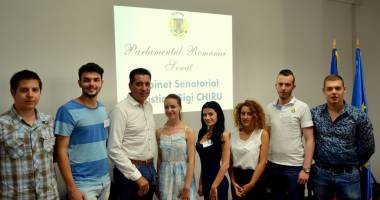 Stire din Politică-Administrație : Șapte studenți, în practică la cabinetul senatorului Gigi Chiru