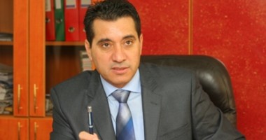 Stire din Politică-Administrație : Gigi Chiru face conferință în parcul din fața primăriei