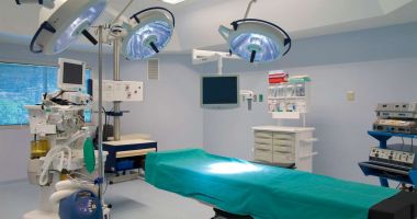 Stire din Eveniment : Chirurg cercetat penal după ce și-a atacat un coleg cu electrocauterul folosit la o pacientă cu hepatita C