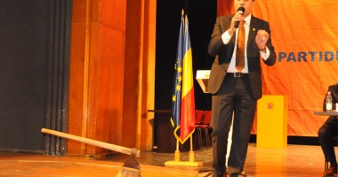 Stire din Politică-Administrație : Gigi Chiru a dezgropat, la propriu, securea războiului cu administrația Mazăre