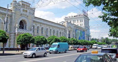 Stire din Actualitate : Grupurile europarlamentare PPE și S&D salută învestirea noului guvern  al Republicii Moldova