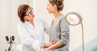 Stire din Sănătate : Fiţi atente! Chistul ovarian poate varia în dimensiune
