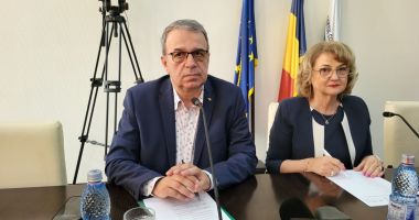 Ședință de Consiliu Local cu scântei, la Constanţa! Ovidiu Cupșa i-a dat primarului Vergil Chițac un bilet de tren să plece la Eforie! - 2