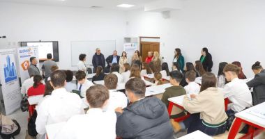 Stire din Politică-Administrație : Vergil Chițac: Reabilitarea Colegiului Mihai Eminescu a ajuns la un grad de execuție de 90%