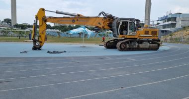 Stire din Politică-Administrație : Edilul Vergil Chițac: „Luni vom începe demolarea stadionului”