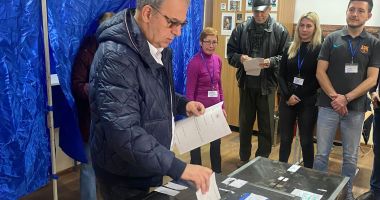 Primarul Vergil Chiţac a ieşit la vot. 