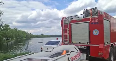 Stire din Eveniment : Filmul tragediei din Chitila. Băiatul care a sărit să-și salveze prietena luptă acum pentru viață