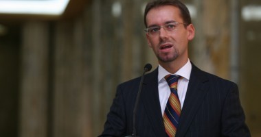 Stire din Politică-Administrație : Discriminarea pentru orientarea sexuală, interzisă în noua Constituție
