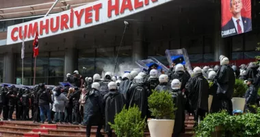 Stire din Actualitate : Haos și confruntări violente în Turcia. Poliția a luat cu asalt sediul principalului partid de opoziție