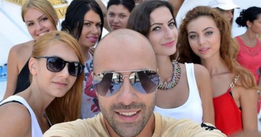 Stire din Monden : Artistul constănțean Chris Oliver a lansat clipul piesei "La Mamaia" - VIDEO