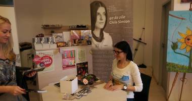 Stire din Cultură-Educație : Chris Simion s-a întâlnit cu iubitorii de carte, la Cărturești