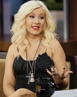 Stire din Monden : Christina Aguilera e grasă, dar frumoasă?