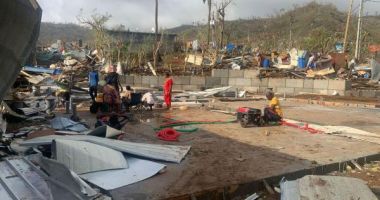 Stire din Actualitate : Nouă cetăţeni români, evacuaţi de pe insula Mayotte cu o aeronavă militară franceză, din cauza unui ciclon