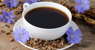 Stire din Sănătate : Cu ce puteți înlocui cafeaua clasică. Cicoarea, bogată în nutrienți și minerale