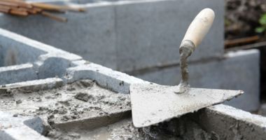 CAZ ȘOCANT! Și-a pedepsit soția ca meșterul Manole. A băgat-o în ciment