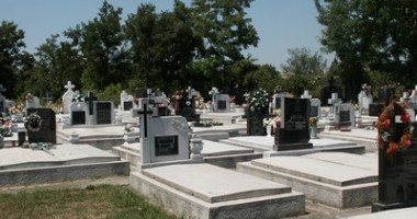 Stire din Eveniment : Profanare de morminte în localitatea Ovidiu