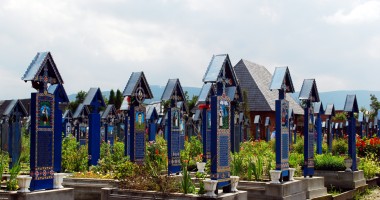 Cimitirul Săpânța, cel mai "viu"  și colorat cimitir din lume - 2