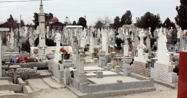 Stire din Economie : Cimitirele Constanței: Luxul de a muri ca omul